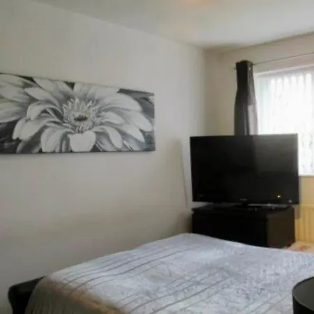 شقة Detached 3 Bedroom Corner House Sleeps Up To 7 Welcomes Contractors & Longer Term Bookings *