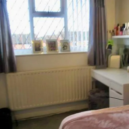 Detached 3 Bedroom Corner House Sleeps Up To 7 Welcomes Contractors & Longer Term Bookings شقة *