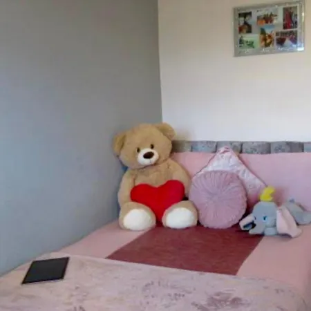 شقة Detached 3 Bedroom Corner House Sleeps Up To 7 Welcomes Contractors & Longer Term Bookings *